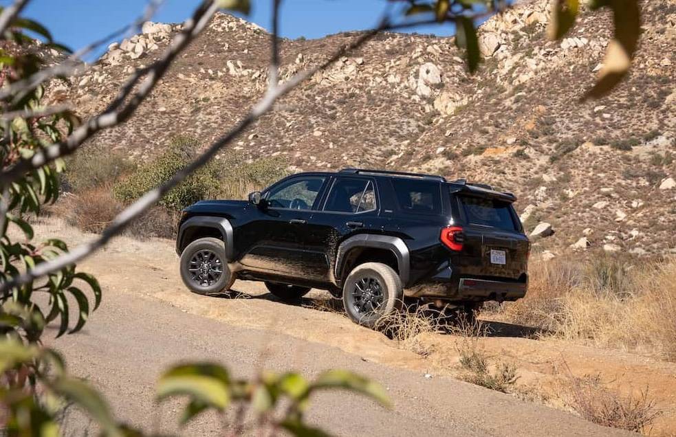 2025 4runner 6th gen BLACK Photos 4Runner 6th Gen (2025+) black-color-4runner-trailhunter-6th-gen-2025-7-