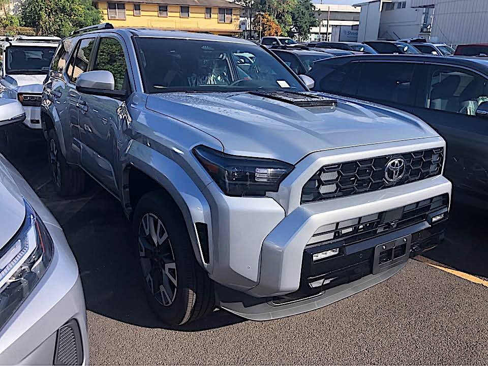 2025 4runner 6th gen CUTTING EDGE (Silver) Photos 4Runner 6th Gen (2025+) Cutting Edge TRD Sport 2025 4Runner 6th Gen 1