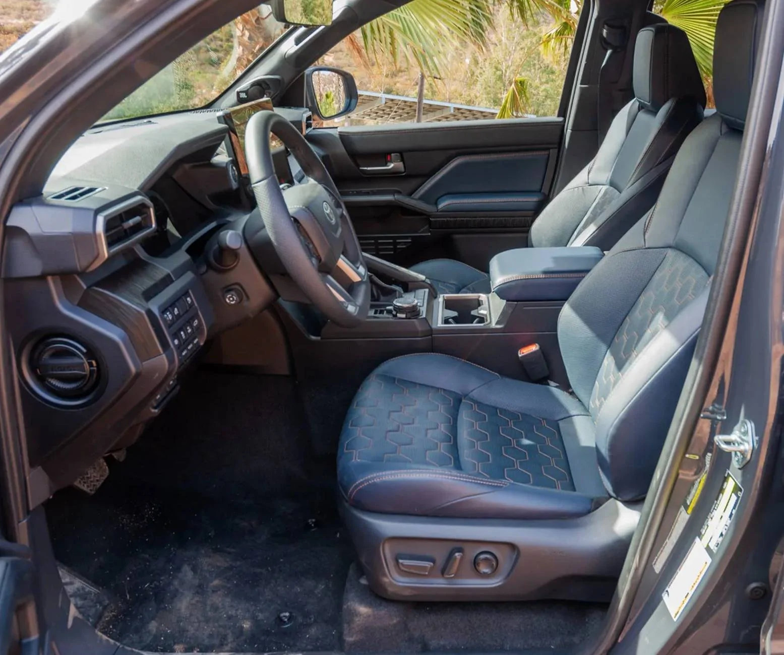 2025 4runner 6th gen Interior: DARK NAVY - photos dark navy interior platinum trim model 2025 4runner 6th gen