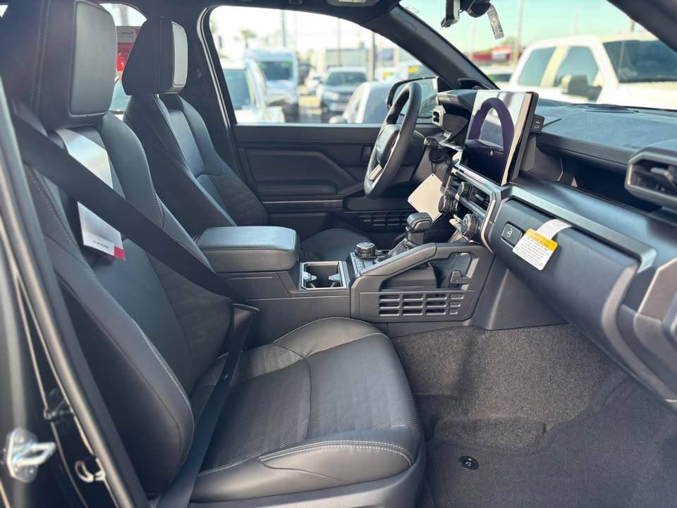 2025 4runner 6th gen Black TRD Off-Road Premium w/ Softex Interior (2025 4Runner 6th gen) first look Black interior softex seats TRD Off-Road Premium 2025 4runner 6th gen  5
