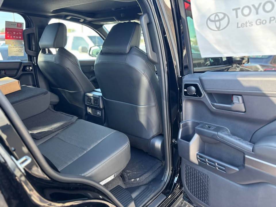 2025 4runner 6th gen Black TRD Off-Road Premium w/ Softex Interior (2025 4Runner 6th gen) first look Black interior softex seats TRD Off-Road Premium 2025 4runner 6th gen  4