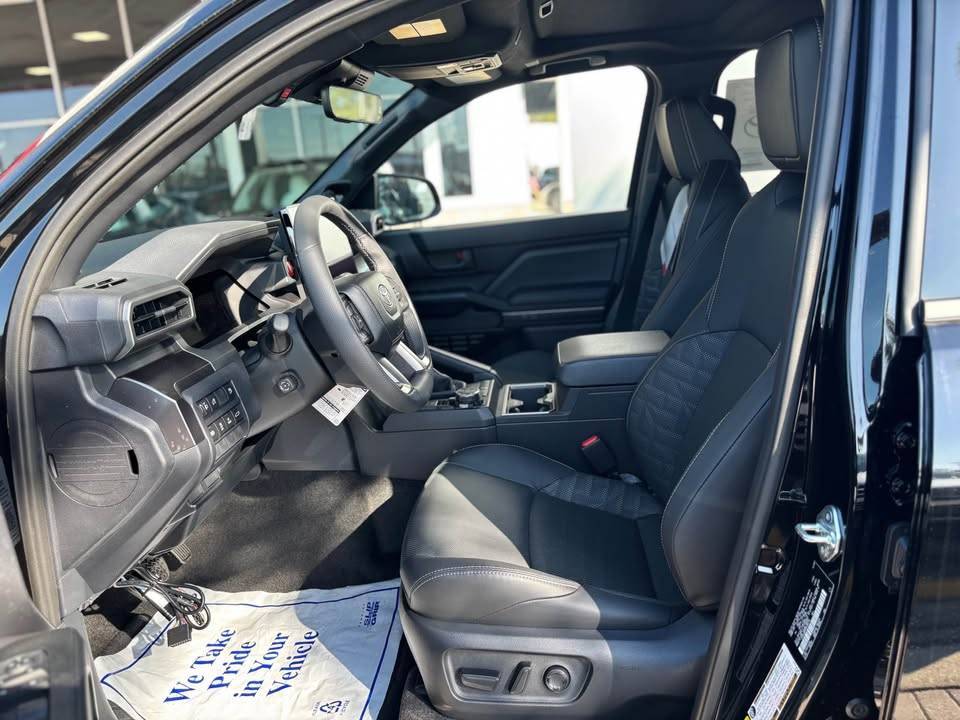 2025 4runner 6th gen Interior: BLACK - photos ts-trd-off-road-premium-2025-4runner-6th-gen-1-