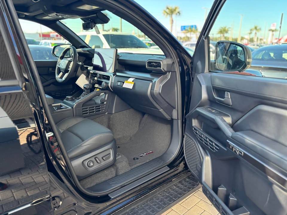 2025 4runner 6th gen Interior: BLACK - photos ts-trd-off-road-premium-2025-4runner-6th-gen-6-