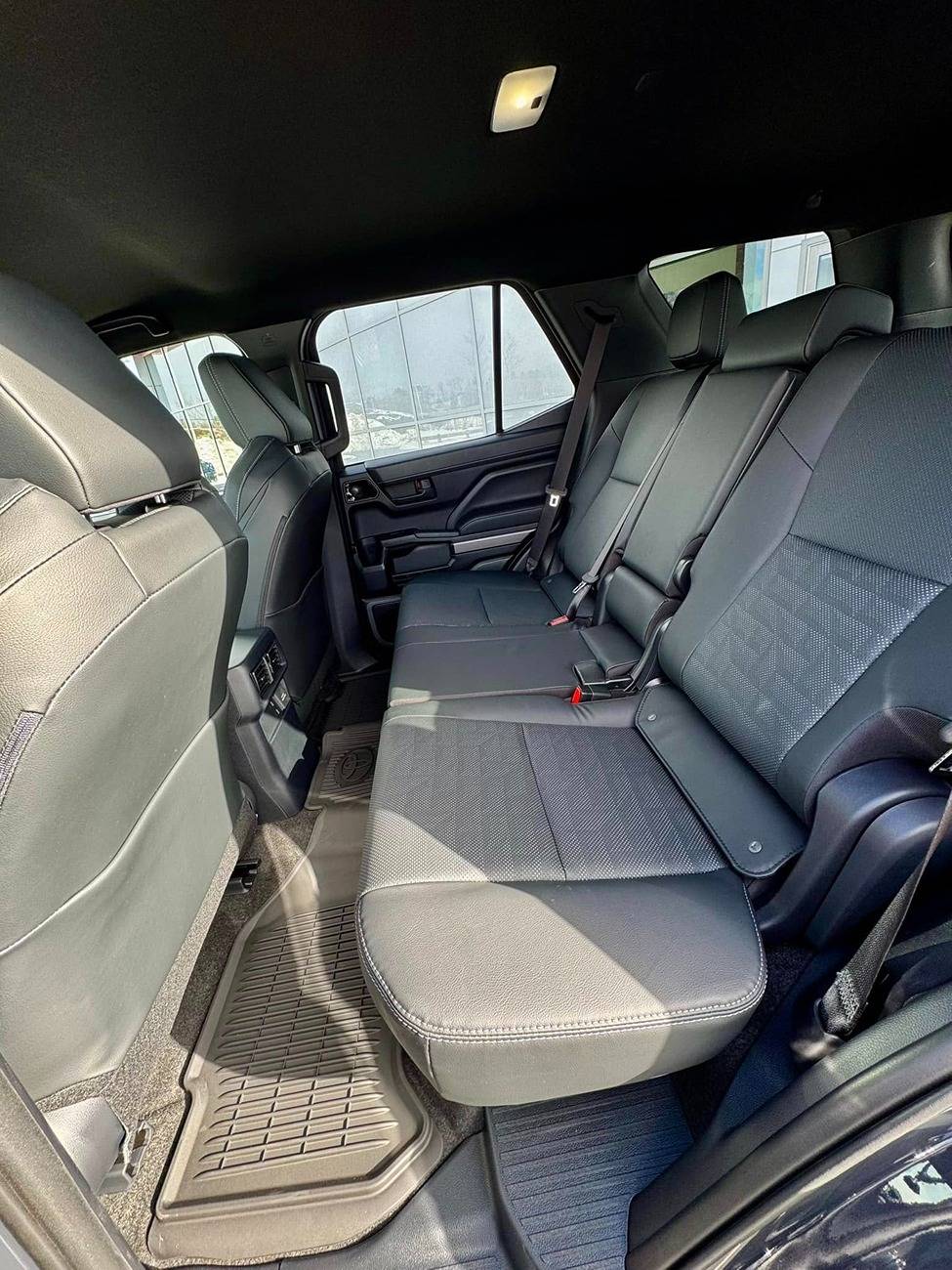 2025 4runner 6th gen Interior: BLACK - photos Black softex interior from TRD Sport Premium 3