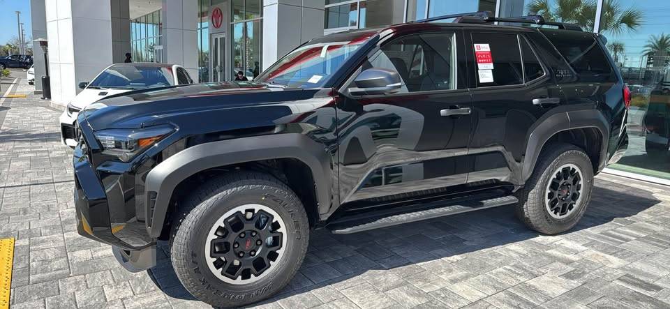 2025 4runner 6th gen Black TRD Off-Road Premium w/ Softex Interior (2025 4Runner 6th gen) first look Black TRD Off-Road Premium 2025 4Runner 6th Gen Color Exterior 8