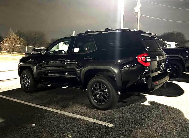 2025 4runner 6th gen BLACK Photos 4Runner 6th Gen (2025+) Black SR5 2025 4Runner 6th gen 13