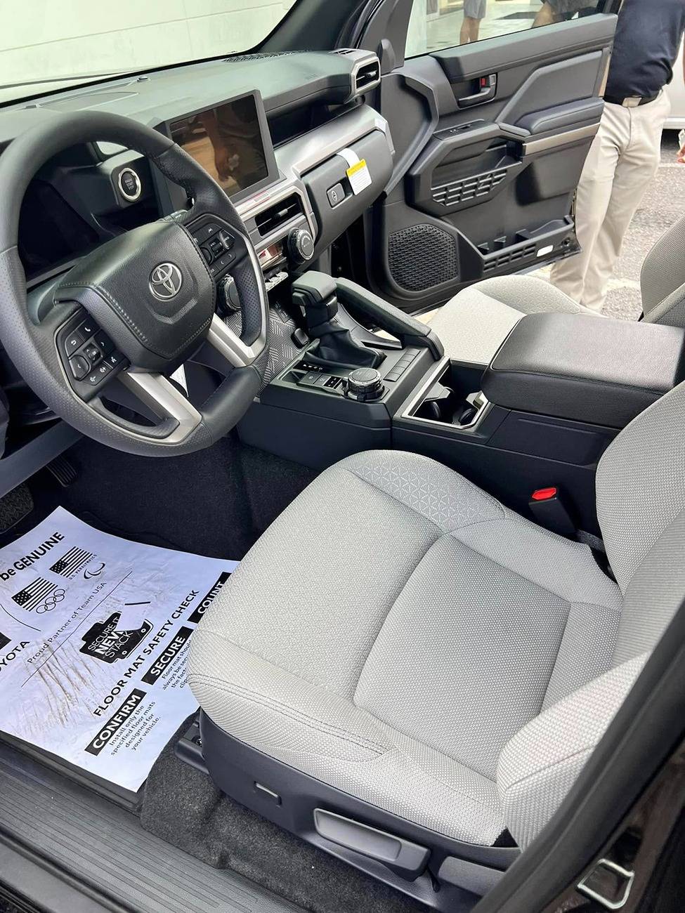 2025 4runner 6th gen Interior: BOULDER (FULL) - photos Full Boulder interior SR52