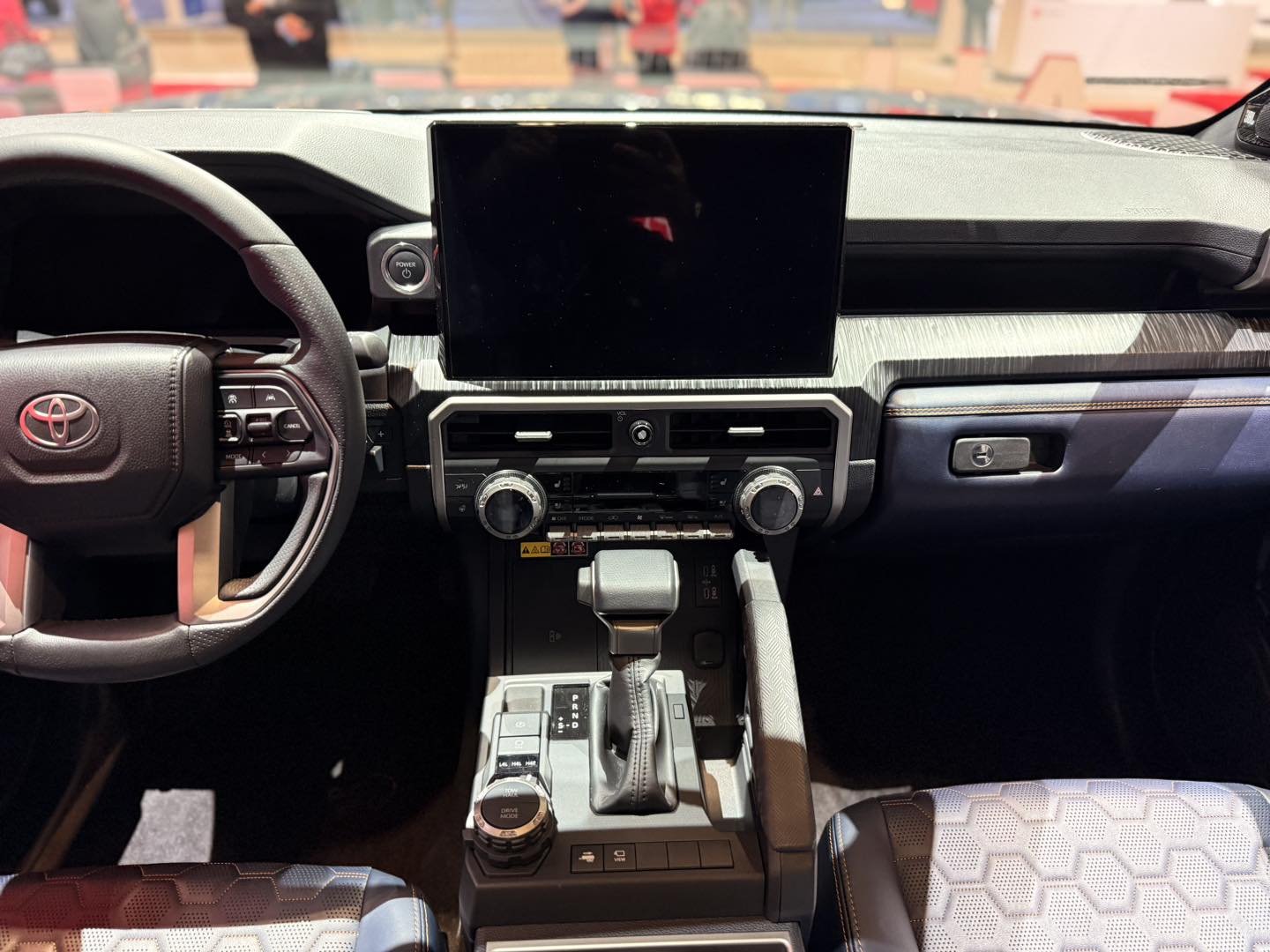 2025 4runner 6th gen Platinum sighting: Underground / Dark Navy Platinum 2025 4Runner at Chicago Auto Show Dark Navy Interior Platinum 2025 4Runner 6th gen 5