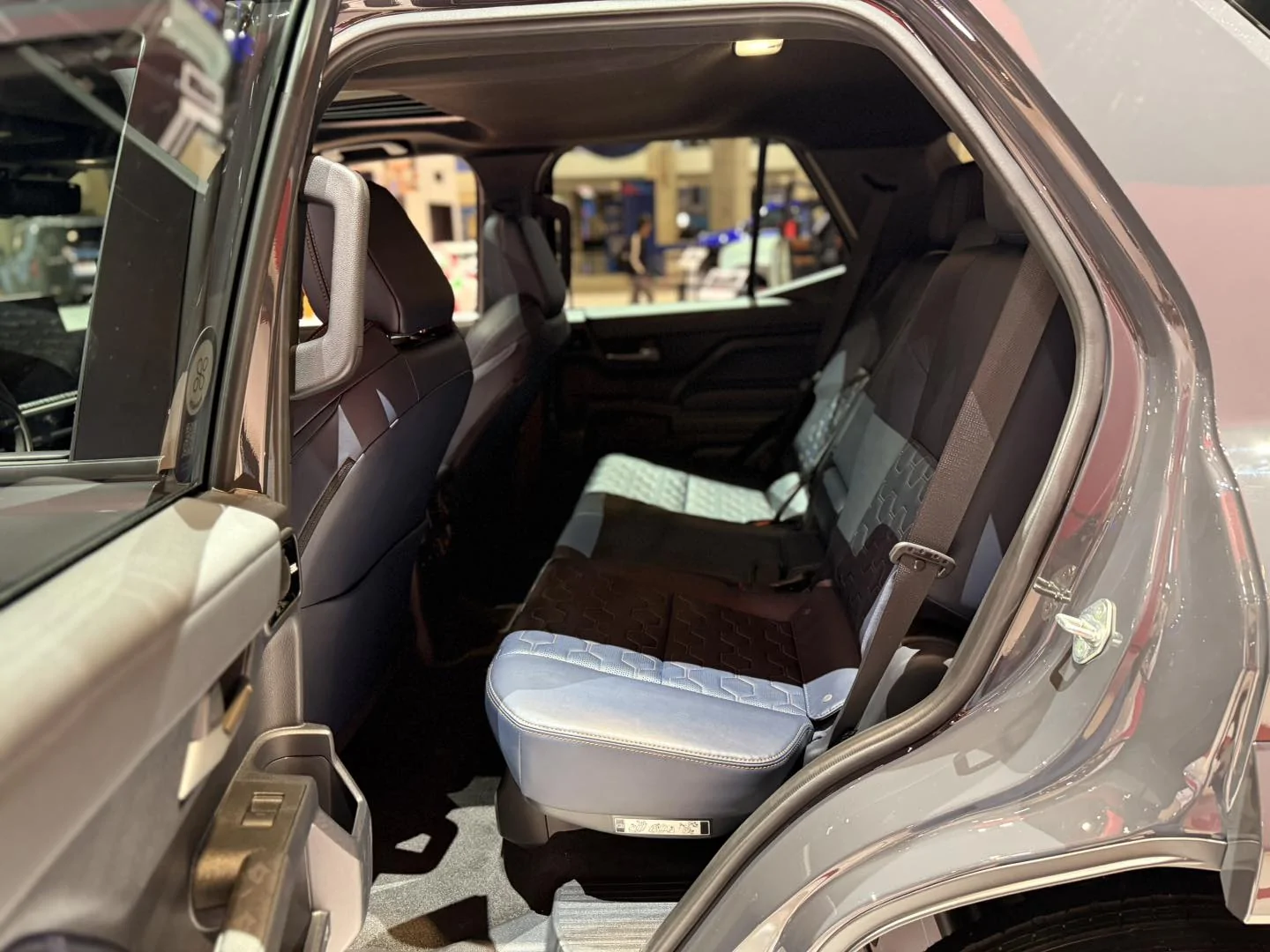 2025 4runner 6th gen Platinum sighting: Underground / Dark Navy Platinum 2025 4Runner at Chicago Auto Show Dark Navy Interior Platinum 2025 4Runner 6th gen 11