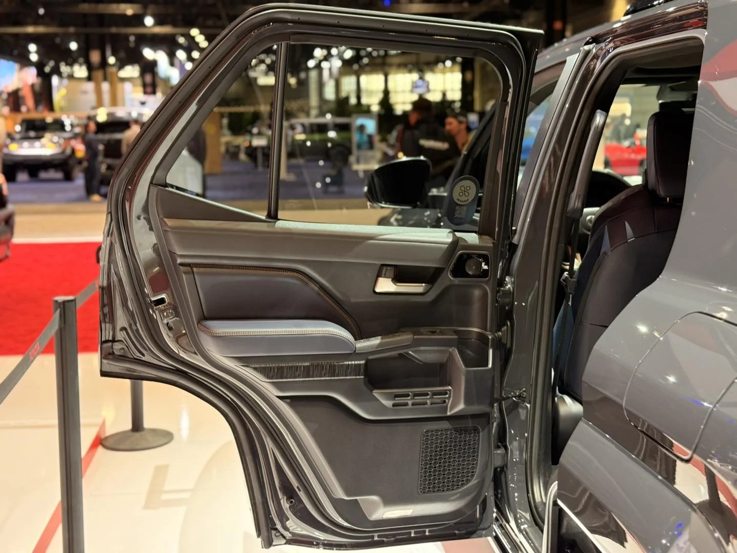 2025 4runner 6th gen Platinum sighting: Underground / Dark Navy Platinum 2025 4Runner at Chicago Auto Show Dark Navy Interior Platinum 2025 4Runner 6th gen 2
