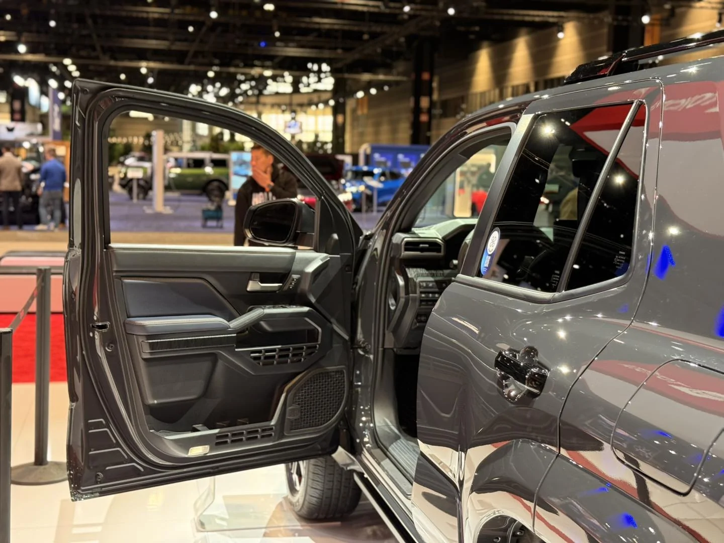 2025 4runner 6th gen Platinum sighting: Underground / Dark Navy Platinum 2025 4Runner at Chicago Auto Show Dark Navy Interior Platinum 2025 4Runner 6th gen 16