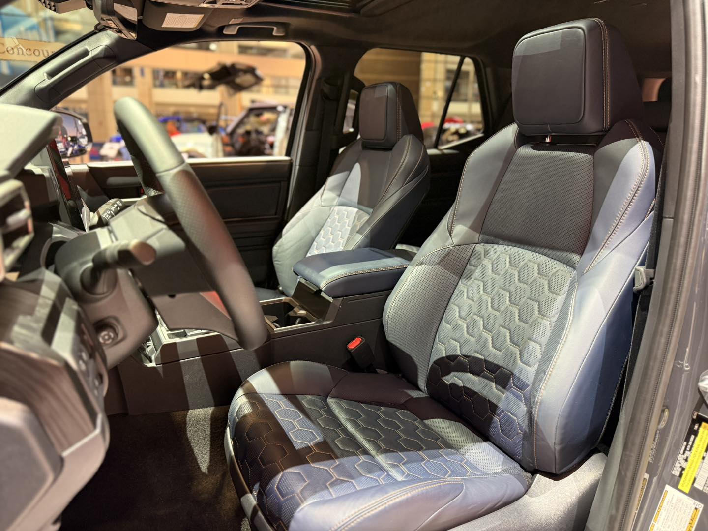 2025 4runner 6th gen Platinum sighting: Underground / Dark Navy Platinum 2025 4Runner at Chicago Auto Show Dark Navy Interior Platinum 2025 4Runner 6th gen 13