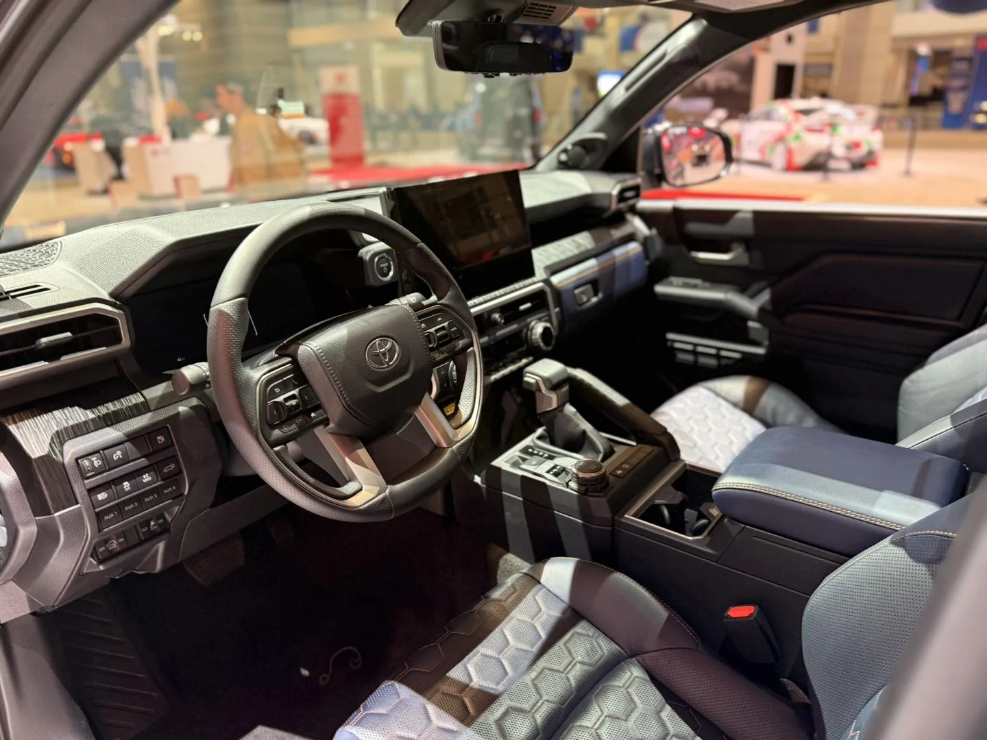 2025 4runner 6th gen UNDERGROUND Photos 4Runner 6th Gen (2025+) Dark Navy Interior Platinum 2025 4Runner 6th gen 12