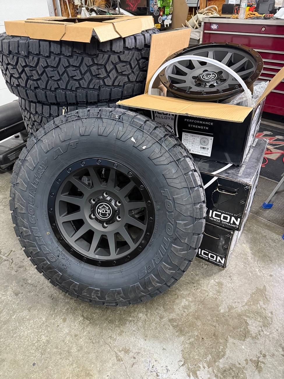 2025 4runner 6th gen Icon Wheels +25 offset + 35's Toyo Open Country AT3 (35x12.50x17) test fit IMG_7167