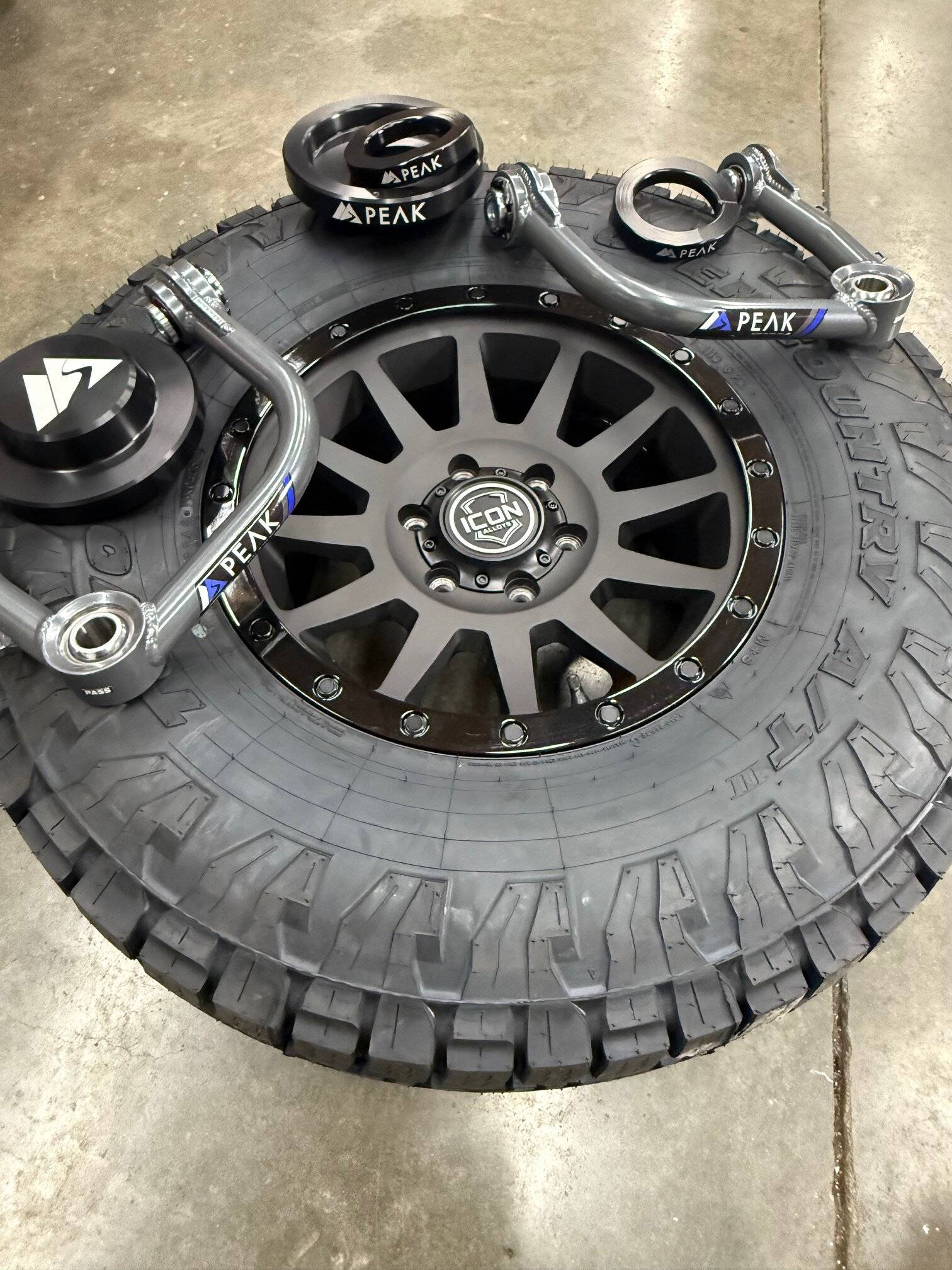 2025 4runner 6th gen Peak lift, 35's Toyos and Icon alloy wheels arrived IMG_7257