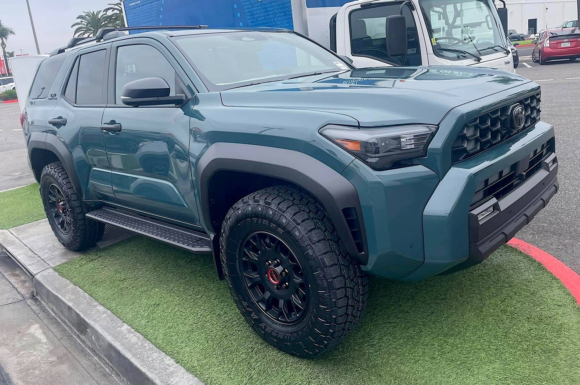 2025 4runner 6th gen EVEREST Photos 4Runner 6th Gen (2025+) TRD 18%22 Wheels Black on Everest TRD Off-Road 2025 4runner 6th gen 1