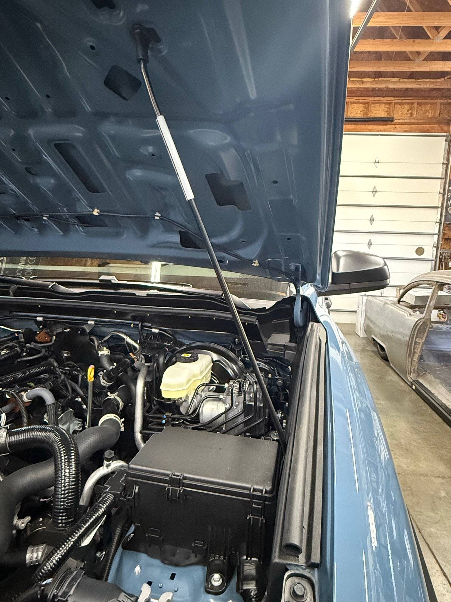 2025 4runner 6th gen Installed Redline Hood Struts QuikLIFT kit IMG_7366