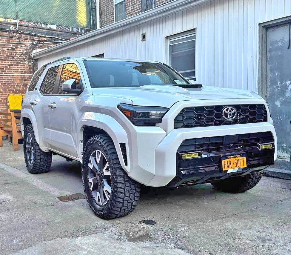 2025 4runner 6th gen WIND CHILL PEARL Photos 4Runner 6th Gen (2025+) 285:60r20 tires 2025 4runner TRD Sport factory wheels2