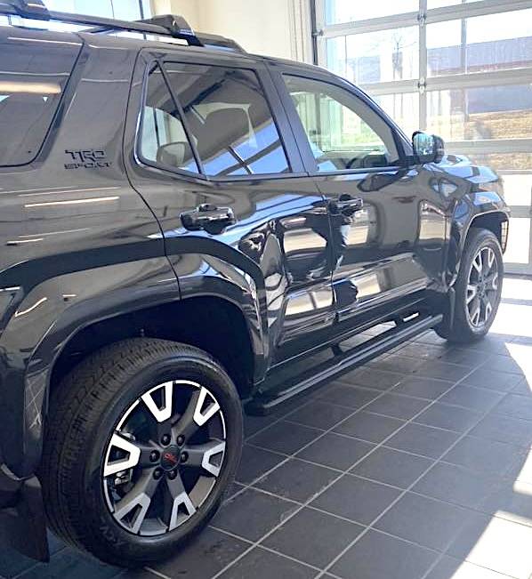 2025 4runner 6th gen Body Side Moldings actually prevent door dings? [photos in thread] 486533590_4036749756541545_4183729824951950435_n