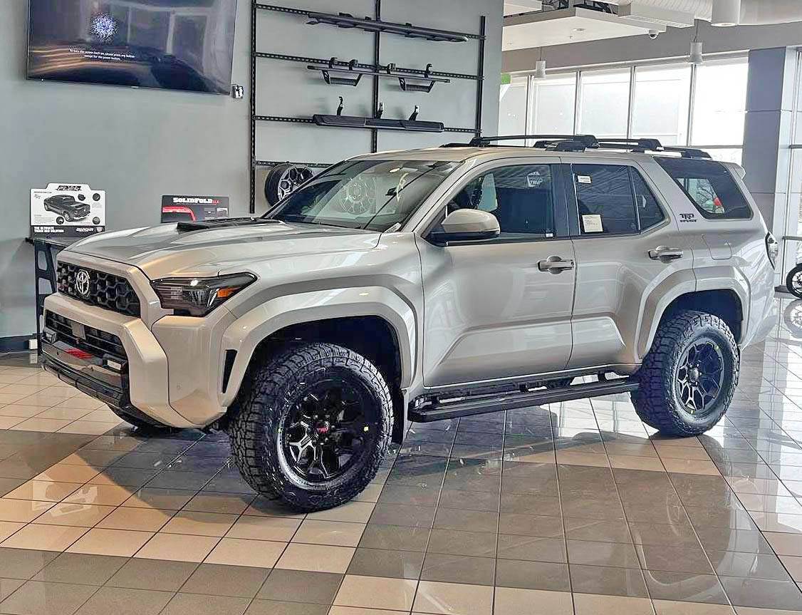 2025 Toyota 4runner CUTTING EDGE (Silver) Photos 4Runner 6th Gen (2025+) IMG_3362a (1)
