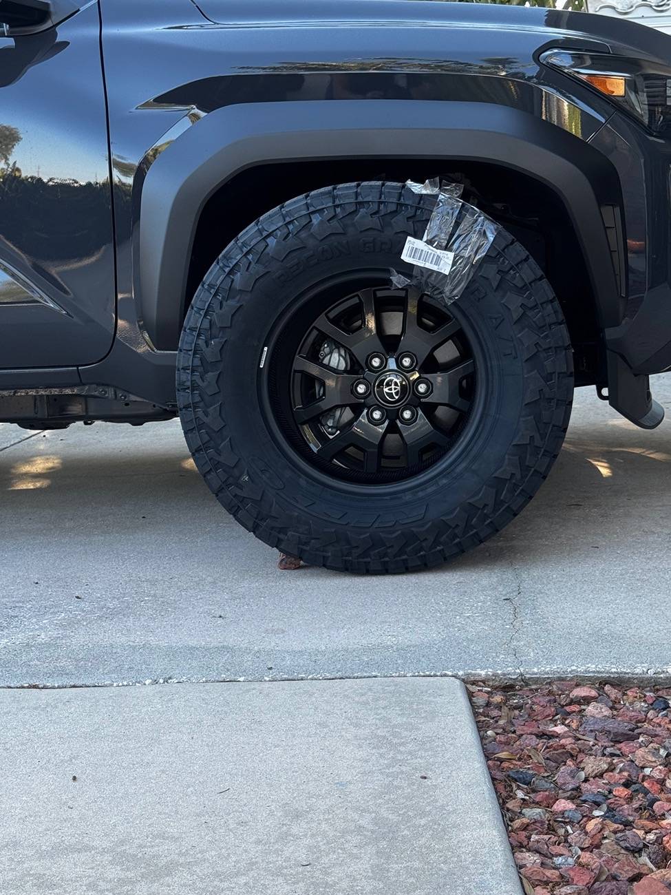 2025 4runner 6th gen 285/70/17 Tires (33's) biggest tires that fit on stock SR5. No lift & no rub (photos) IMG_8084