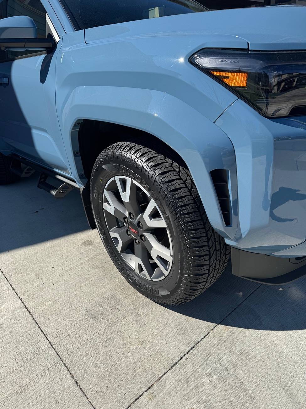 2025 4runner 6th gen Factory 20" wheels on 33" tires (275/60/20) fit no rubbing IMG_6555