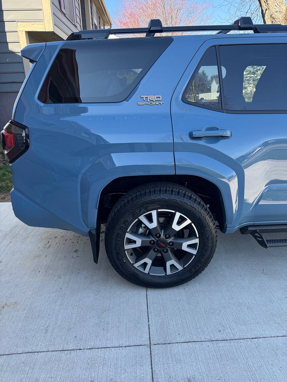 2025 4runner 6th gen Factory 20" wheels on 33" tires (275/60/20) fit no rubbing IMG_6551
