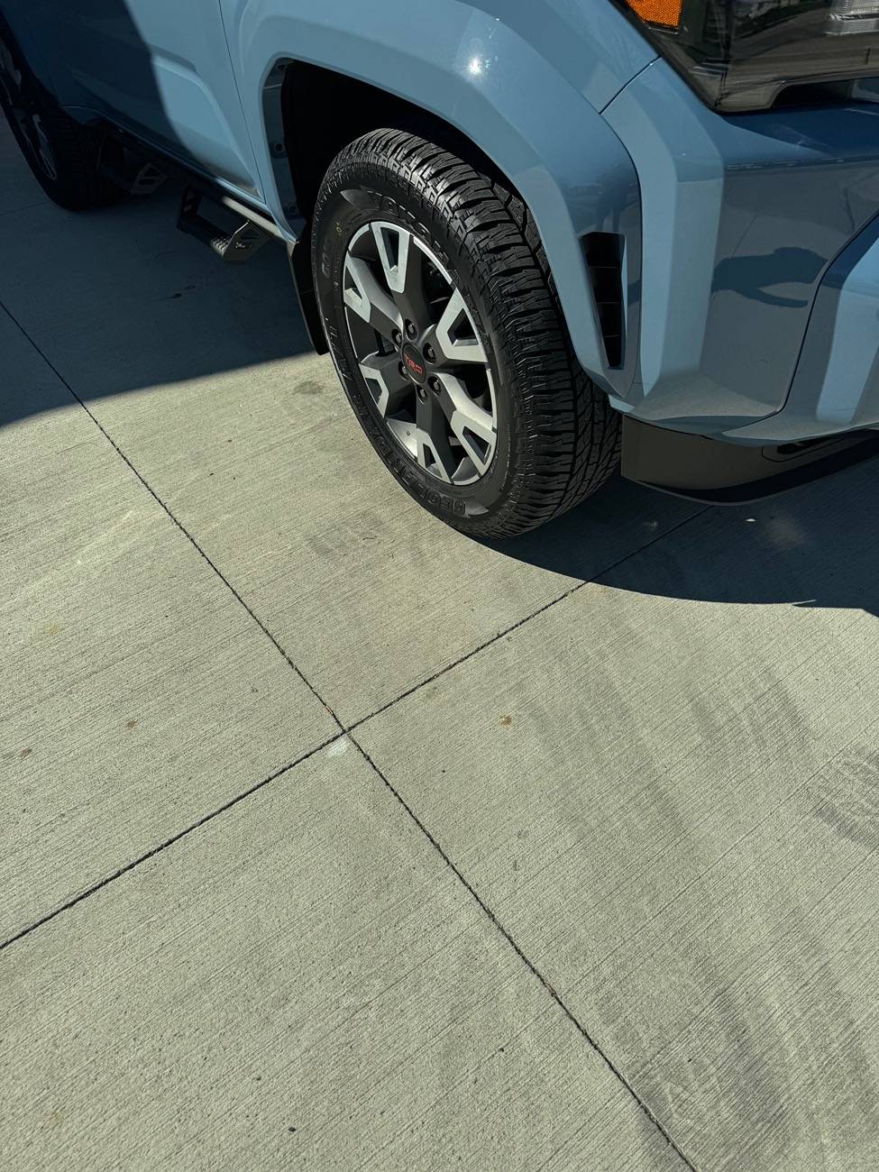 2025 4runner 6th gen Factory 20" wheels on 33" tires (275/60/20) fit no rubbing IMG_6553