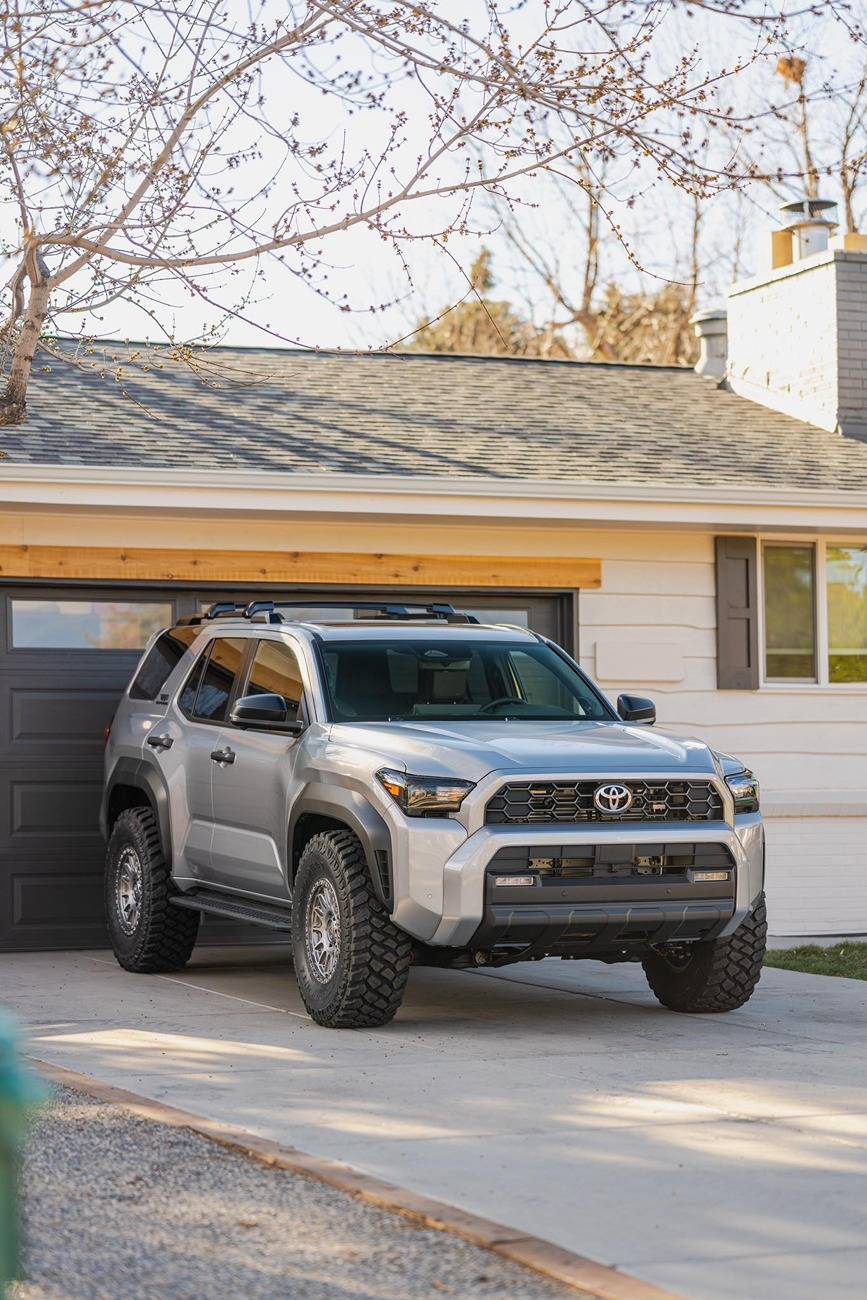 2025 Toyota 4runner CUTTING EDGE (Silver) Photos 4Runner 6th Gen (2025+) 35x12.50r17 35s on stock 2025 4Runner 6th gen +34 mm offset fuel wheels firestone destination 
