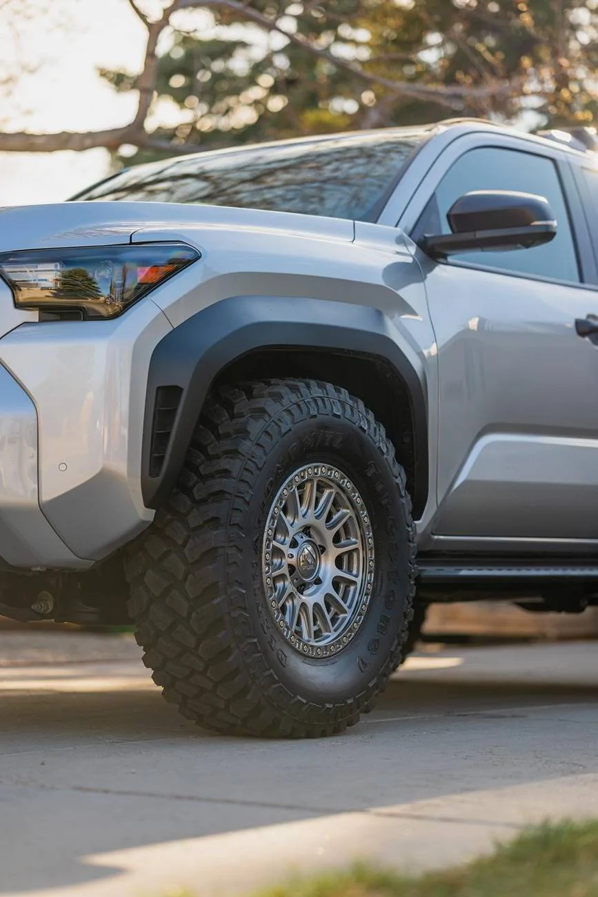 2025 Toyota 4runner CUTTING EDGE (Silver) Photos 4Runner 6th Gen (2025+) 35x12.50r17 35s on stock 2025 4Runner 6th gen +34 mm offset fuel wheels firestone destination
