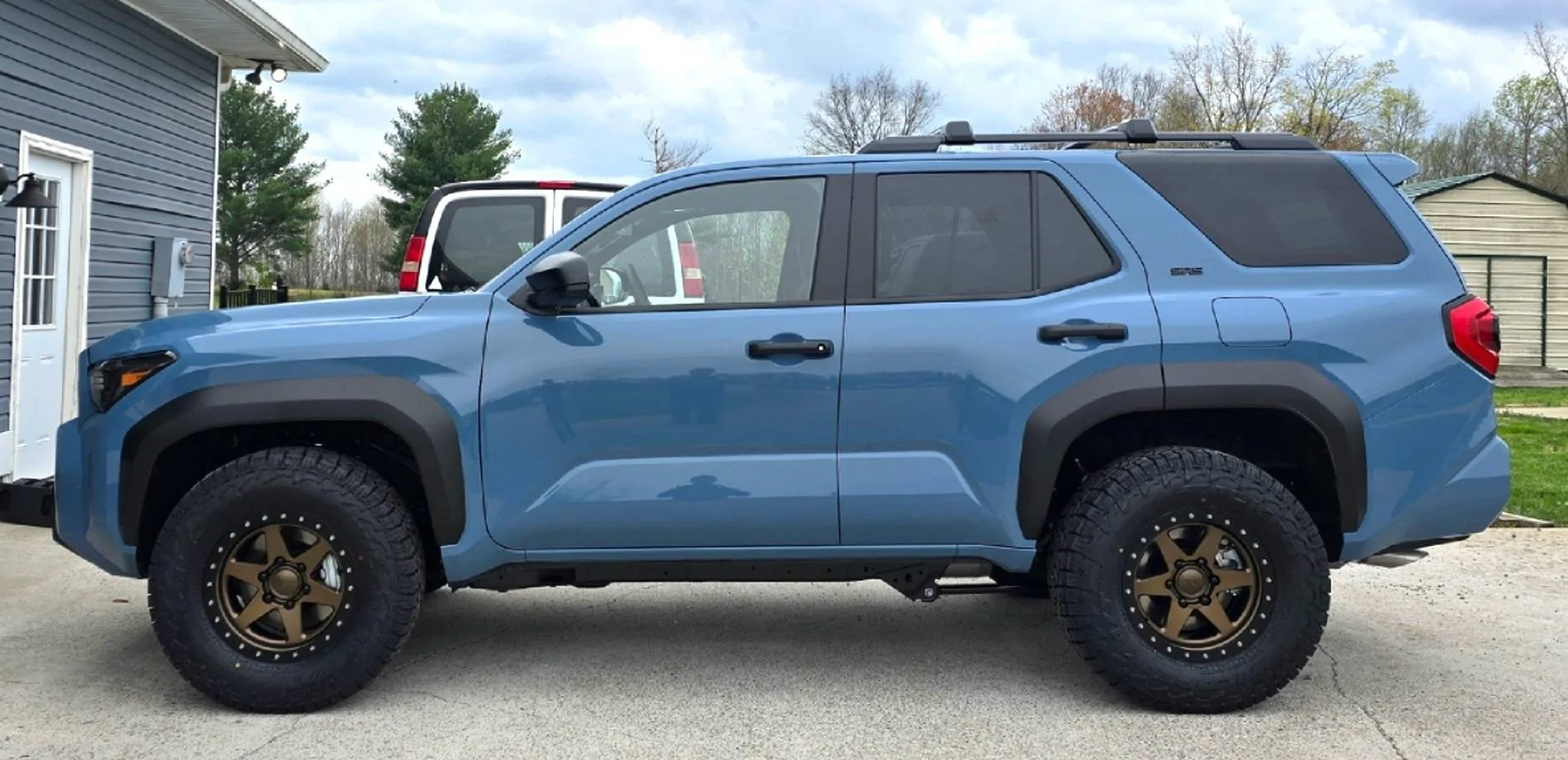2025 4runner 6th gen Stock SR5 on +25 offset wheels and 285/70R17 Wildpeak AT4W tires - no lift, no rub Stock SR5 on +25 offset wheels and 285:70R17 Wildpeak AT4W tires - no lift, no rub 1