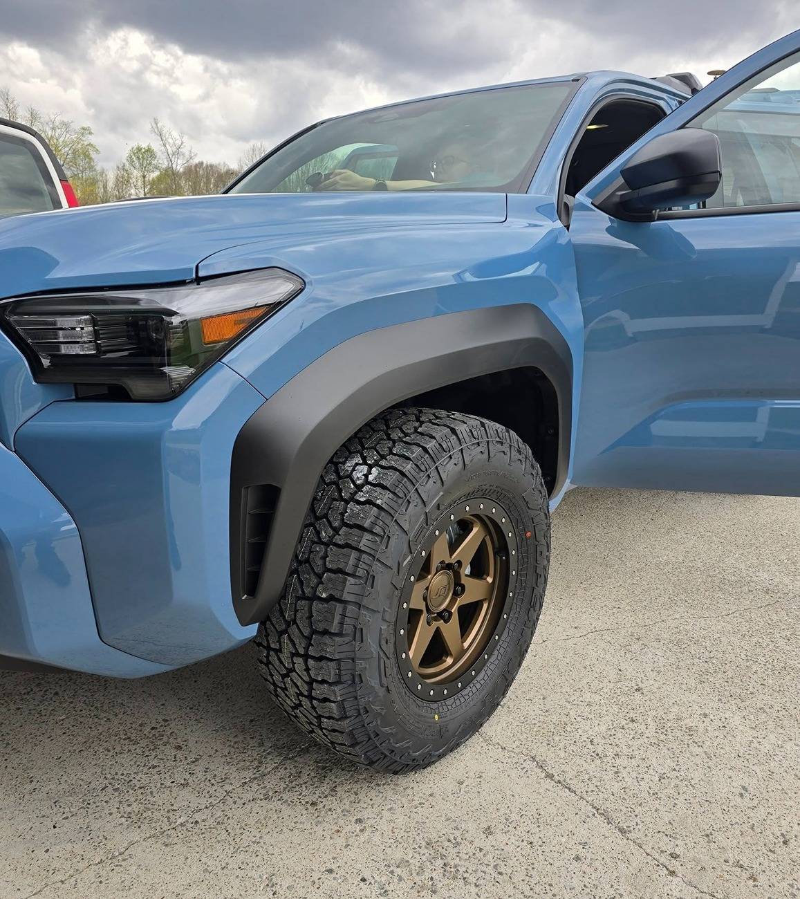 2025 4runner 6th gen Stock SR5 on +25 offset wheels and 285/70R17 Wildpeak AT4W tires - no lift, no rub Stock SR5 on +25 offset wheels and 285:70R17 Wildpeak AT4W tires - no lift, no rub 2