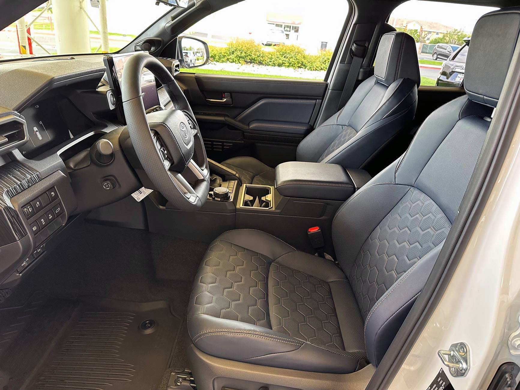 2025 4runner 6th gen WIND CHILL PEARL Photos 4Runner 6th Gen (2025+) navy-interior-platinum-2025-4runner-6th-gen-1-jpe