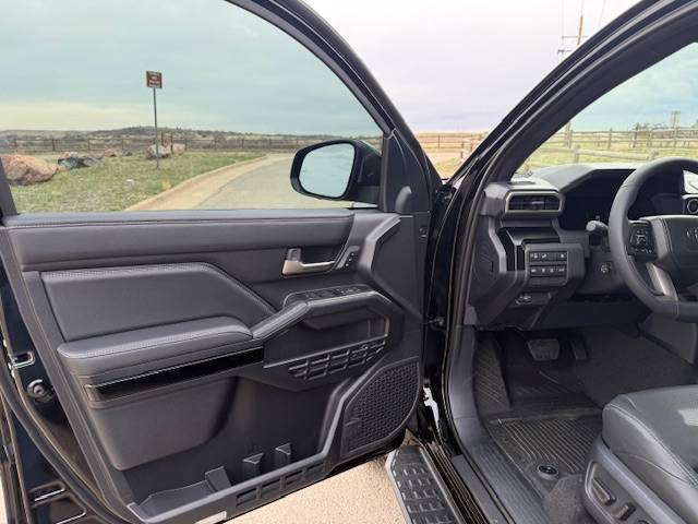 2025 4runner 6th gen BLACK Photos 4Runner 6th Gen (2025+) image4-jpe