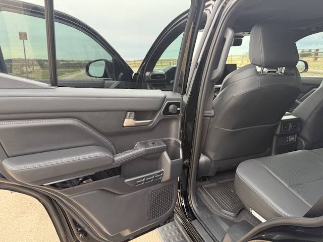 2025 4runner 6th gen BLACK Photos 4Runner 6th Gen (2025+) image5-jpe