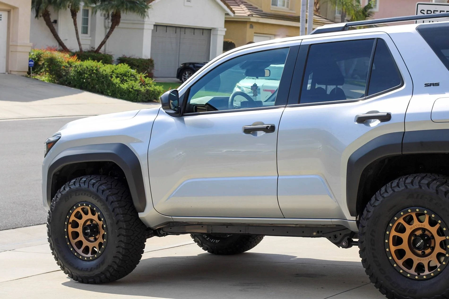 2025 Toyota 4runner CUTTING EDGE (Silver) Photos 4Runner 6th Gen (2025+) 2025 4Runner 6th gen Ice Cap w: Bronze Wheels - 35s (KO3) on SR5 + Westcott Preload Collar L