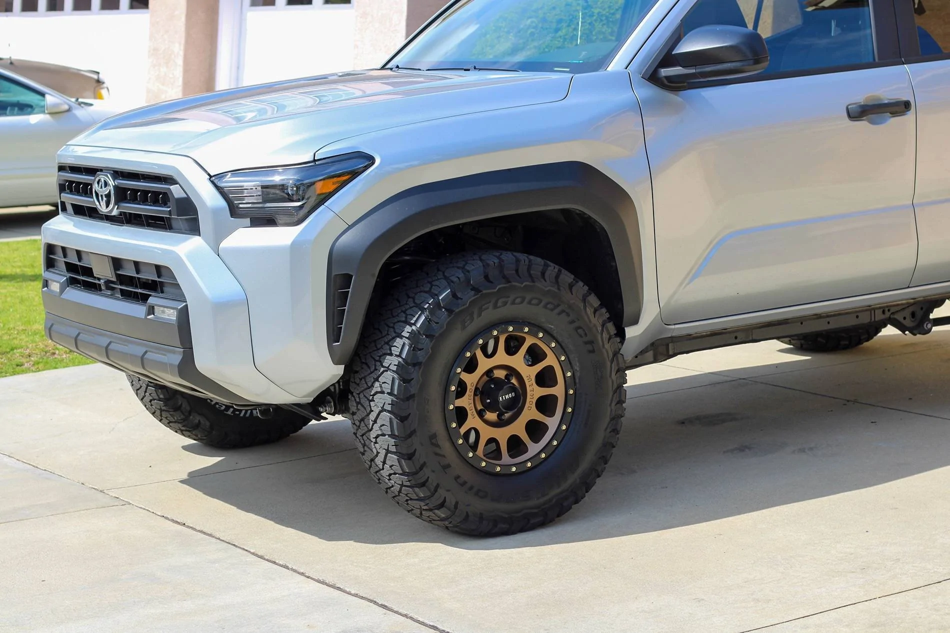 2025 Toyota 4runner CUTTING EDGE (Silver) Photos 4Runner 6th Gen (2025+) 2025 4Runner 6th gen Ice Cap w: Bronze Wheels - 35s (KO3) on SR5 + Westcott Preload Collar L
