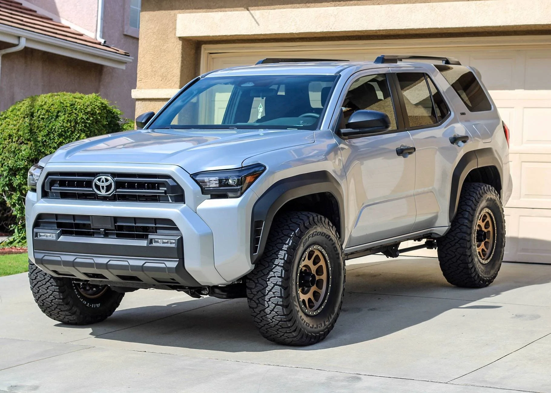 2025 Toyota 4runner CUTTING EDGE (Silver) Photos 4Runner 6th Gen (2025+) 2025 4Runner 6th gen Ice Cap w: Bronze Wheels - 35s (KO3) on SR5 + Westcott Preload Collar L