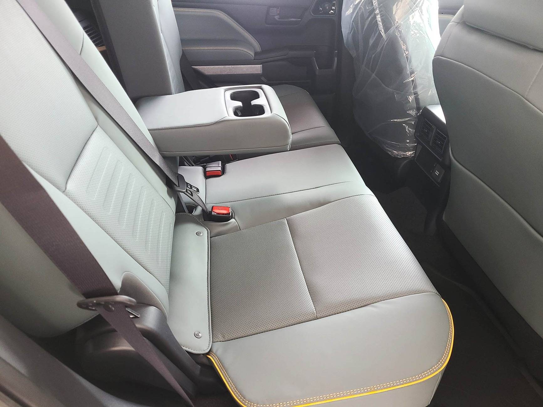 2025 4runner 6th gen Trailhunter 2025 4Runners arrive! (Ice Cap & Everest Pics) Ice Cap 4Runner Trailhunter 6th gen dealer exterior interior 5