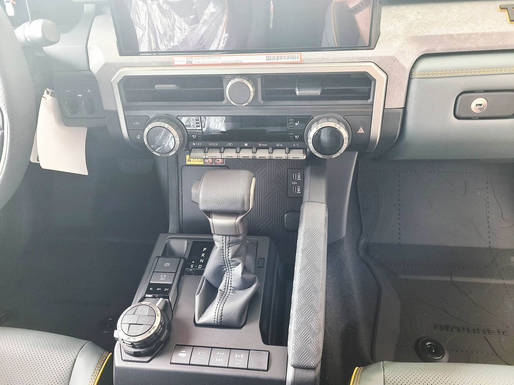 2025 Toyota 4runner ICE CAP WHITE Photos 4Runner 6th Gen (2025+) trailhunter-6th-gen-dealer-exterior-interior-7-