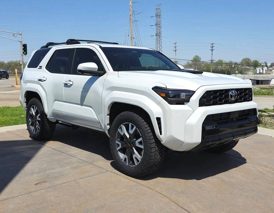 2025 4runner 6th gen TRD Sport 20" wheels on bigger tires: 275/60/20 Falken Wildpeak AT4W Tires (275/60R20) 2025 toyota 4Runner TRD Sport 275:60:20 Falken Wildpeak AT4W tires