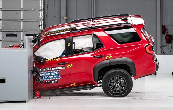 2025+ 4Runner 6th gen driver-side small overlap IIHS crash test result