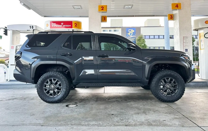 SR5 Suspension Lift: Bilstein 5100 (2.2" front and 0.8" rear lift)