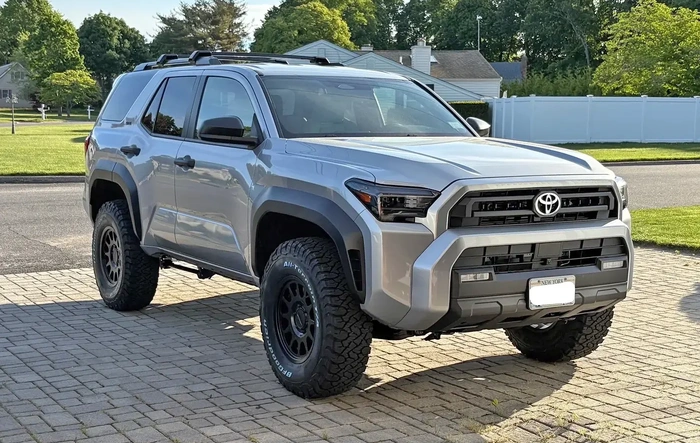 Silver SR5 (7 seater) Build- Bilstein 6112/6100, Westcott Designs rear pucks, Method 703 +35 offset, 285/75R17 BFG KO3s