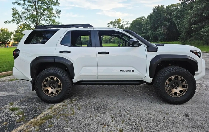 Trailhunter Build: Lift & Tires Are On!  Westcott front preload collar lift, OME rear spring, 35x12.5x18 Baja Boss AT tires