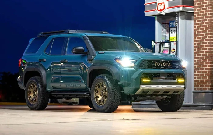 Trailhunter 2025 4Runner 6th Gen spotted @ gas station (Everest color)
