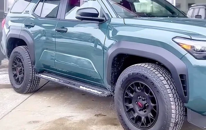 TRD 18" Black Wheels on Everest TRD Off-Road Premium