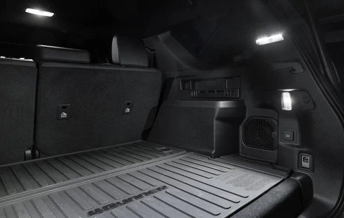 Better look at D-Pillar Cargo Area Lights