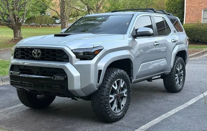 Sport Premium on 2.5" ReadyLift Lift Kit & 285/65/20 (35s)
