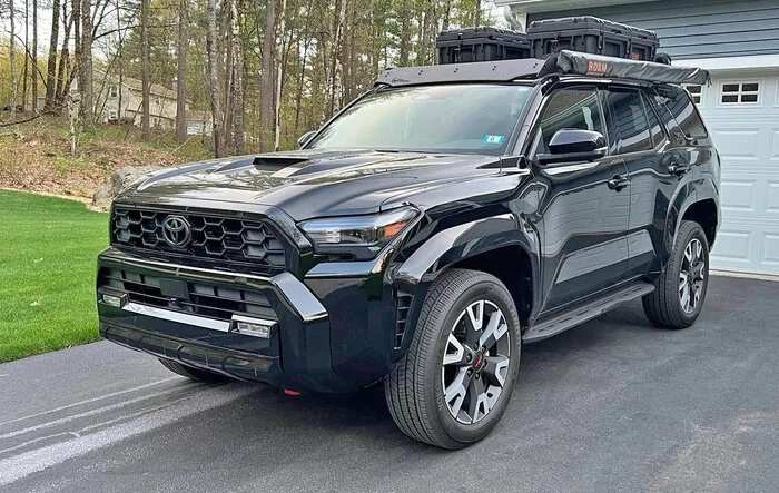 Mods installed: TRD side steps running boards, TRD red tow hooks, Prinsu Roof Rack.... more to come
